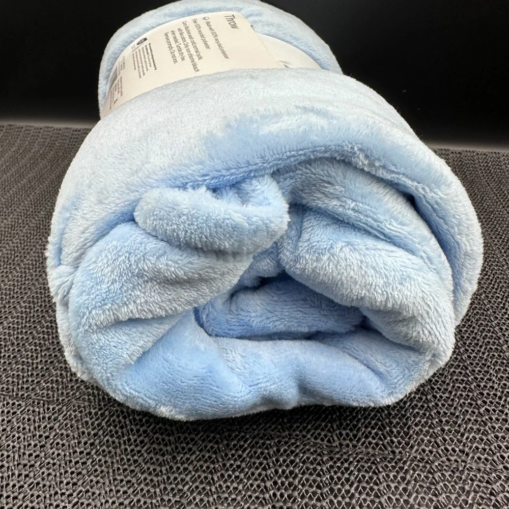 Room Essentials Light Blue Plush Throw Blanket 50x60 Fleece 100% Recycled Poly